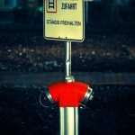 Distribusi Bantuan di Gudang